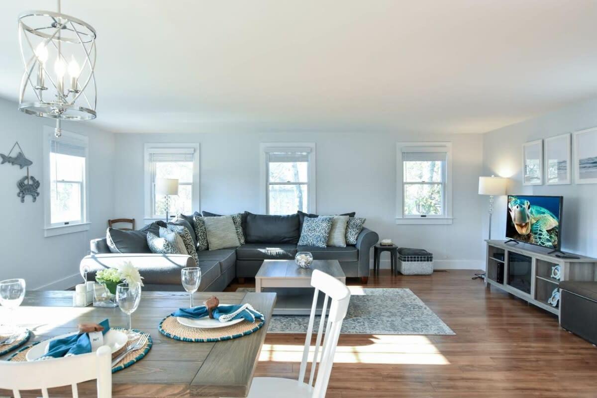 Wrap-Around Porch Mins To Beach Chatham Luaran gambar